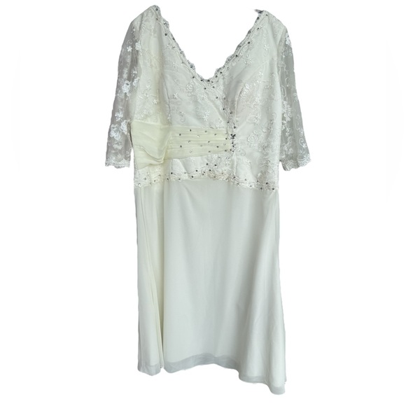 Dresses & Skirts - Never worn ivory wedding dress sz 22
